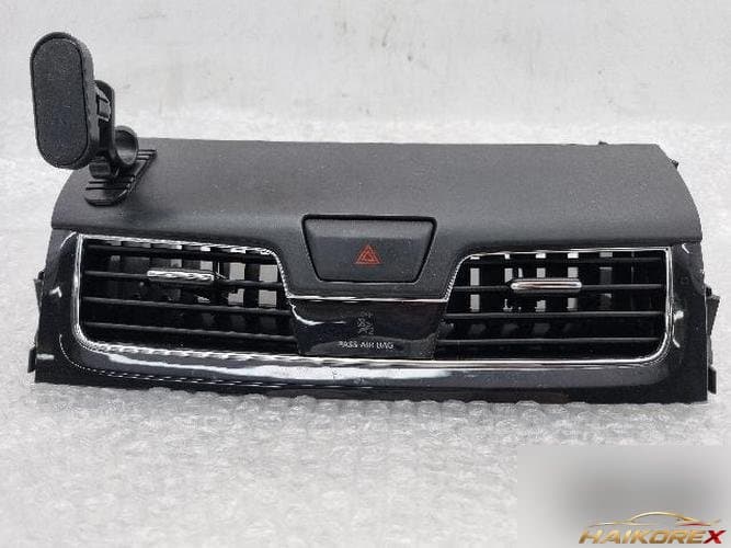 Nissan Altima 2016 — центральный дефлектор обдува 68750 3TA0A