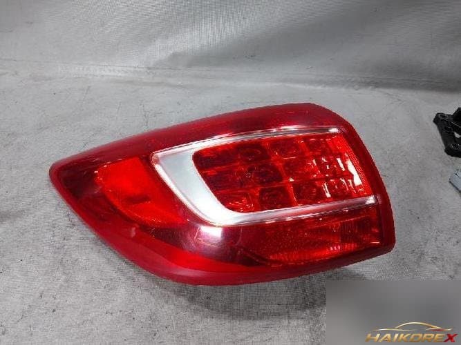 Kia Sportage 2011 — задний комбинированный фонарь левый