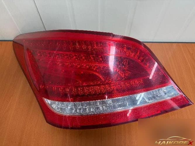 Hyundai Equus 2010 — задний комбинированный фонарь левый (водителя)