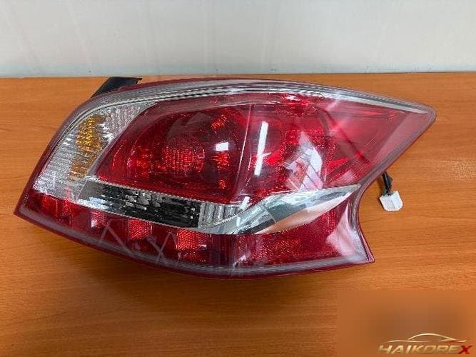 Nissan Altima 2013 — фонарь задний комбинированный правый
