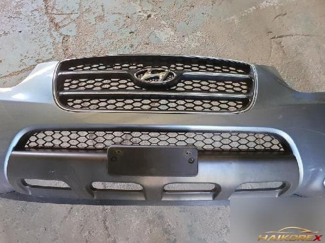 Hyundai Santa Fe 2006 — передний бампер с решеткой и противотуманными фарами