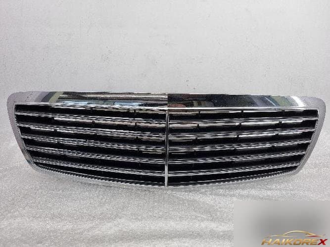 Mercedes-Benz E-класс 2006 — решетка радиатора A2118800583