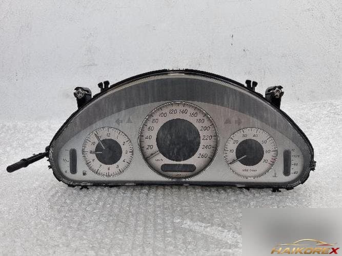 Mercedes-Benz E-Class 2006 — щиток приборов A2115401748
