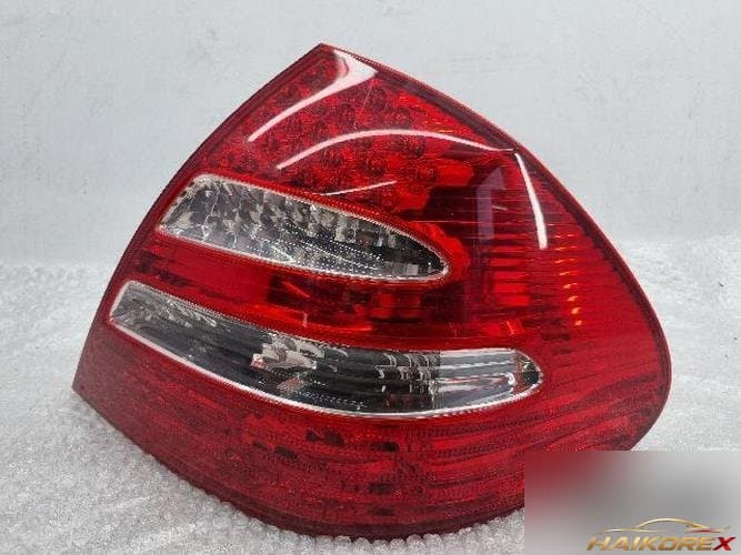 Mercedes-Benz E-класс 2006 — фонарь задний комбинированный правый A2118200664