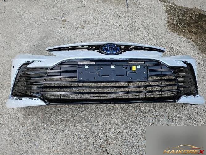 Toyota Camry 2023 — передний бампер