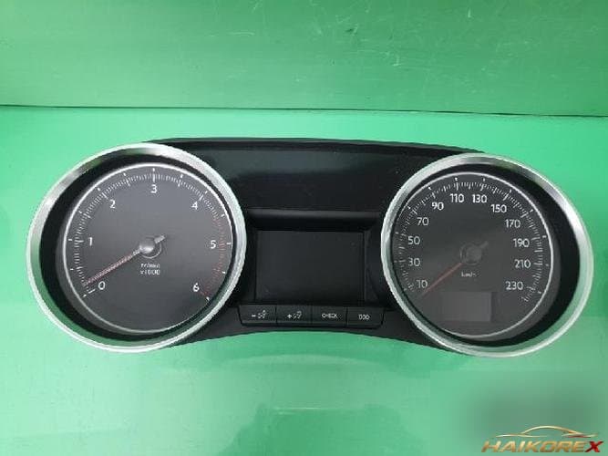 Peugeot 508 2012 — приборная панель 9800420680