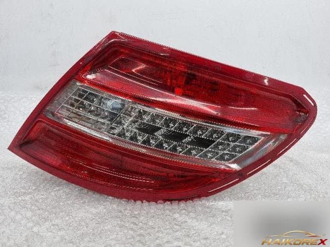 Mercedes-Benz C-Class 2010 — комбинированный фонарь задний правый A204 820 20 64