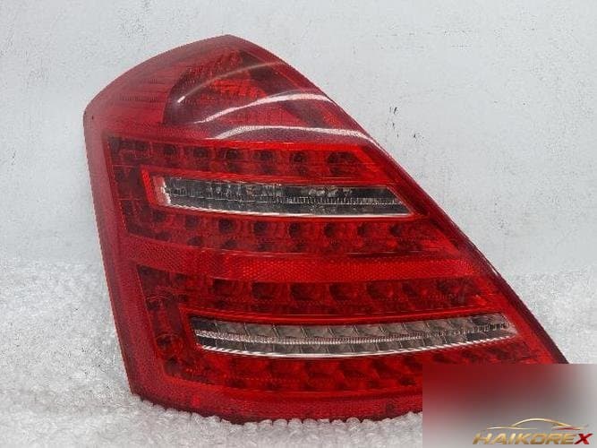 Mercedes-Benz S-Class 2010 — комбинированный фонарь (задний), левый A2218201364