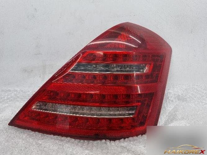 Mercedes-Benz S-Class 2010 — задний комбинированный фонарь правый (пассажирский) A2218201464