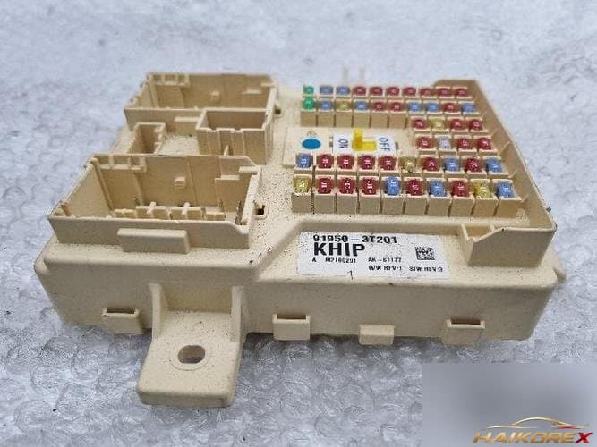 Kia K9 2014 — блок предохранителей (внутренний)