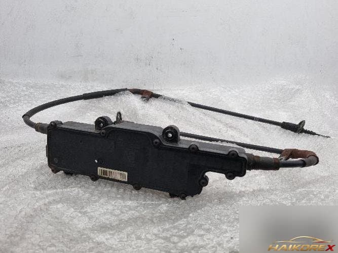 Kia K9 2014 — электронный ручной тормоз EPB 597003T000