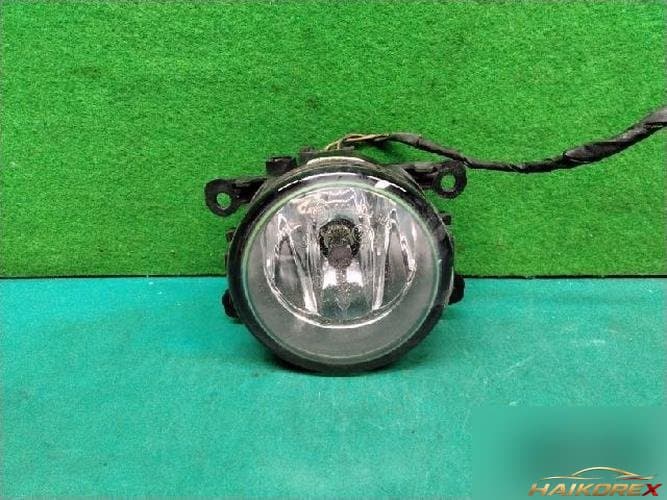 Ford Focus 2013 — противотуманная фара левая (водительская) 2N11-15201-AB