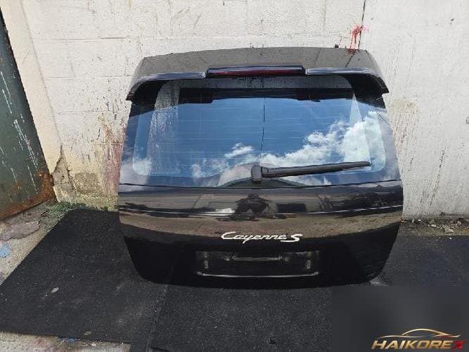 Porsche Cayenne 2010 — дверь багажника
