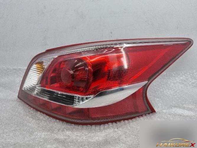 Nissan Altima 2013 — фонарь задний в сборе правый (пассажирский) 949463 1