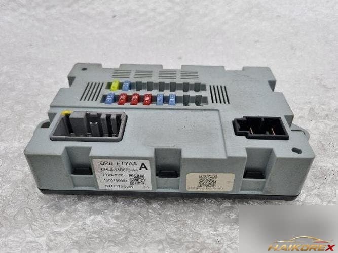 Jaguar XE 2016 — блок предохранителей салонный CPLA-14Q073-AA