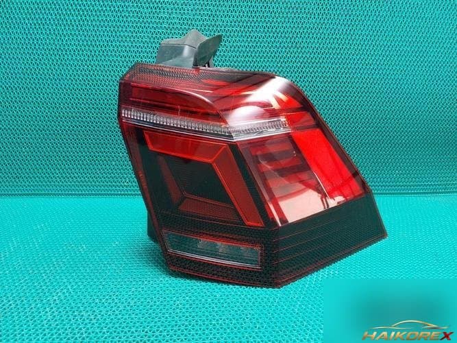 Volkswagen Tiguan 2022 — комбинированный фонарь задний правый 5NA945208J