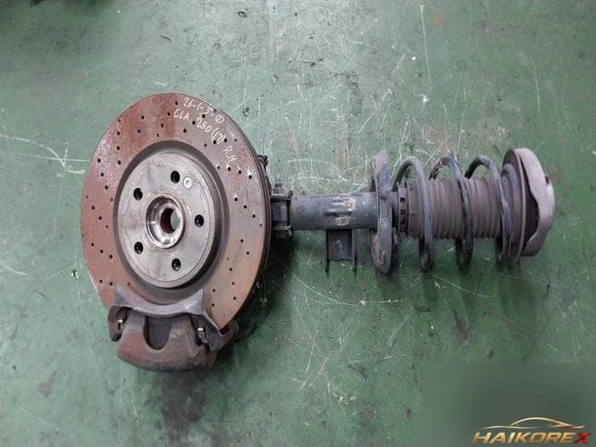 Mercedes-Benz CLA-класс 2017 — передний кулак (правый) A2463320200