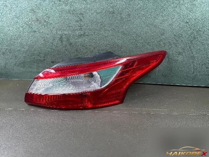Ford Explorer — фонарь задний комбинированный правый (пассажирский)