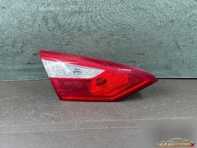 Ford Explorer — левая задняя накладка двери