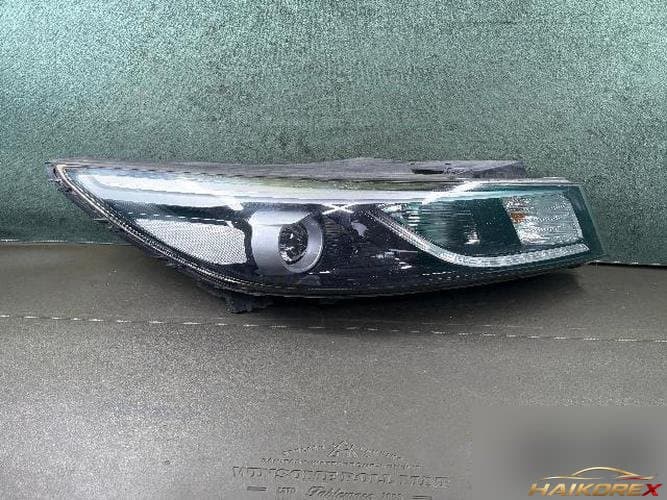 Kia Carnival 2015 — фара головного света правая 1