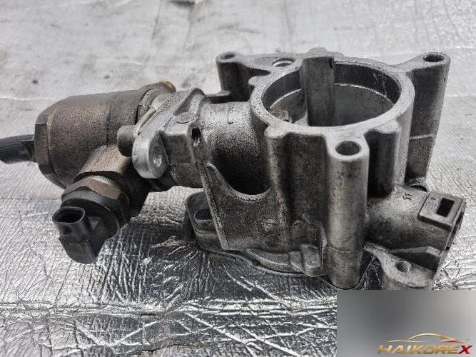Audi A4 2010 — вакуумный насос 06J 145 100 1