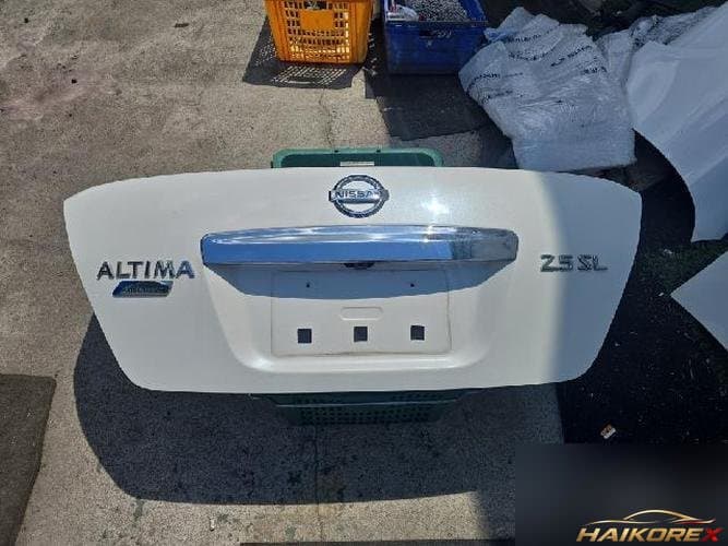 Nissan Altima 2011 — крышка багажника
