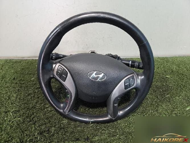 Hyundai Avante 2013 — рулевое колесо 1