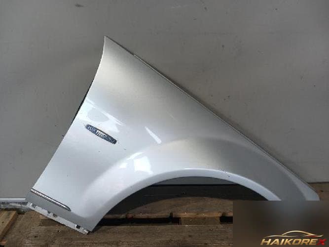 Mercedes-Benz C-Class 2011 — крыло правое
