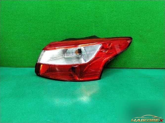 Ford Focus 2013 — комбинированный фонарь задний правый BM51-13404-CE