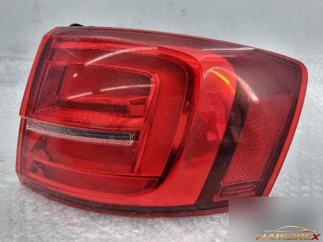 Volkswagen Jetta 2015 — фонарь задний комбинированный правый (сторона пассажира) 5C6 945 208 E