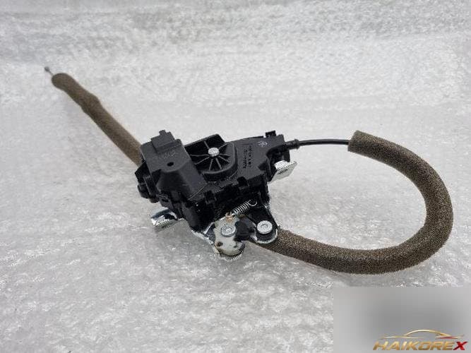 Mercedes-Benz C-Class 2011 — замок двери/багажника A204 750 01 85