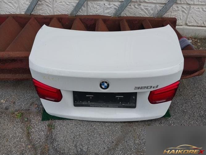 BMW 3 Series 2017 — крышка багажника