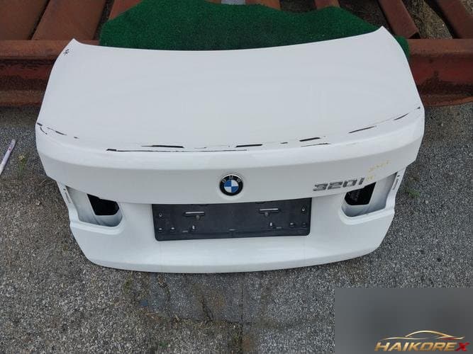 BMW 3 Series 2018 — крышка багажника