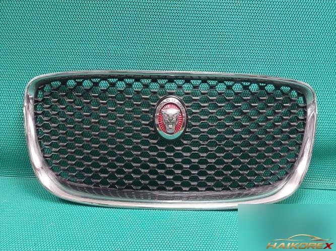 Jaguar XF 2017 — решётка радиатора GX63018K28A