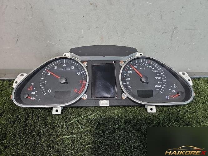 Audi A6 2008 — приборная панель 4F0 920 901F