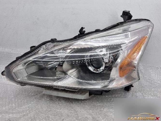 Nissan Altima 2014 — фара левая (HID)