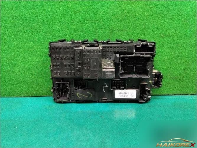 Ford MKS 2014 — блок предохранителей салонный FC3T-14B476-BB