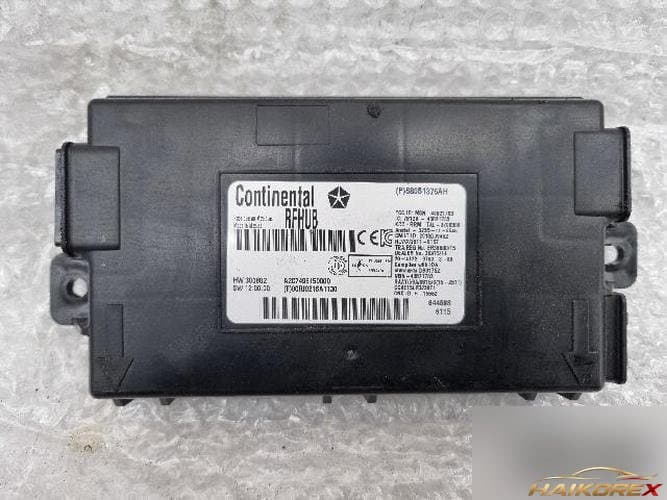 Chrysler 300 2012 — модуль приемника RFHUB 68051376AH