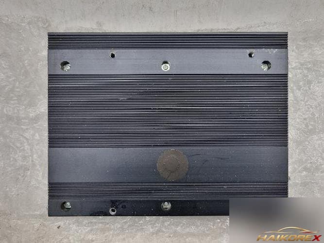Chrysler 300 2012 — усилитель M0674023010