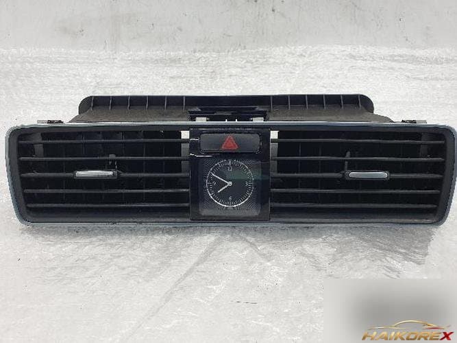 Volkswagen Passat 2013 — центральный дефлектор обдува 561 819 728 1