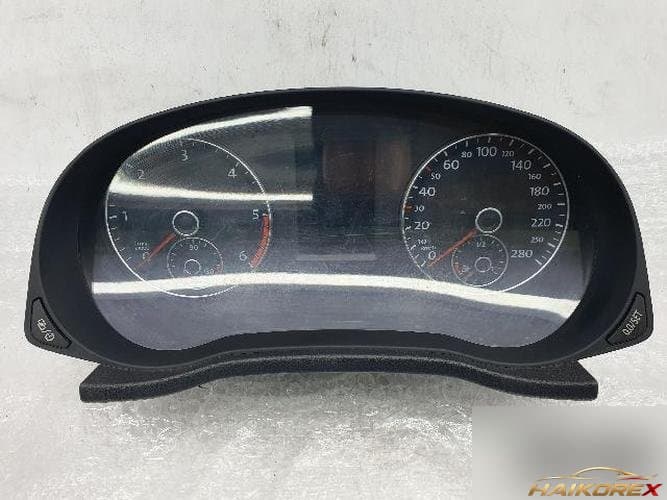 Volkswagen Passat 2013 — приборная панель 561920870C