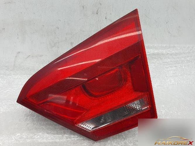 Volkswagen Passat 2013 — задний фонарь правый (багажника) 561945260