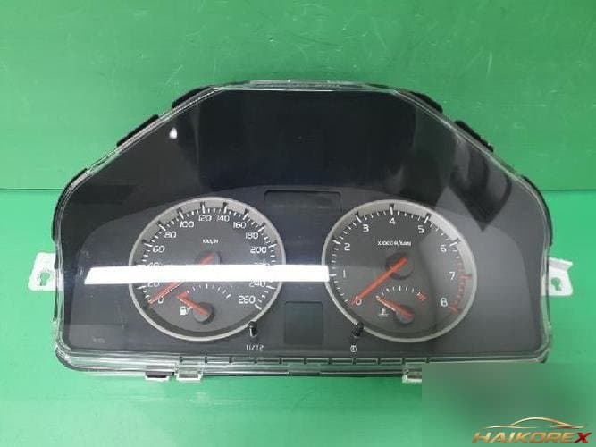 Volvo V50 2007 — панель приборов