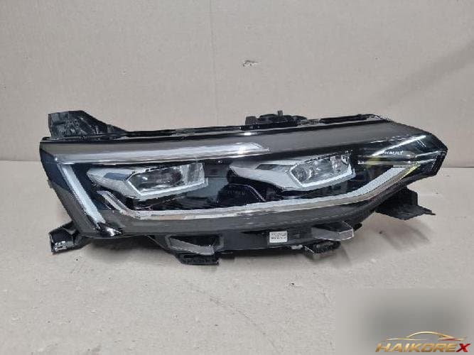 Renault SM6 2022 — фара правая 260100626R