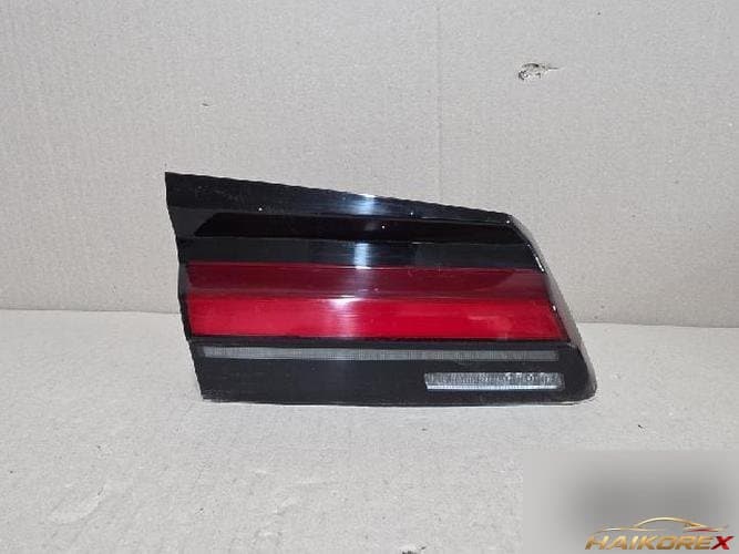 BMW 5 Series 2022 — накладка задней двери левая 26041086176