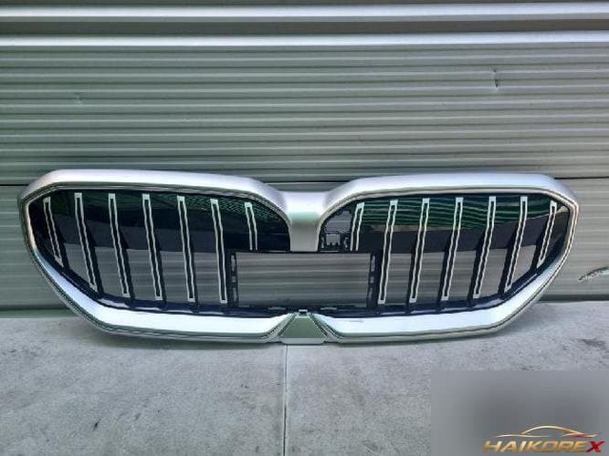 BMW 5 Series G60 2025 — решётка радиатора правая 51118084683
