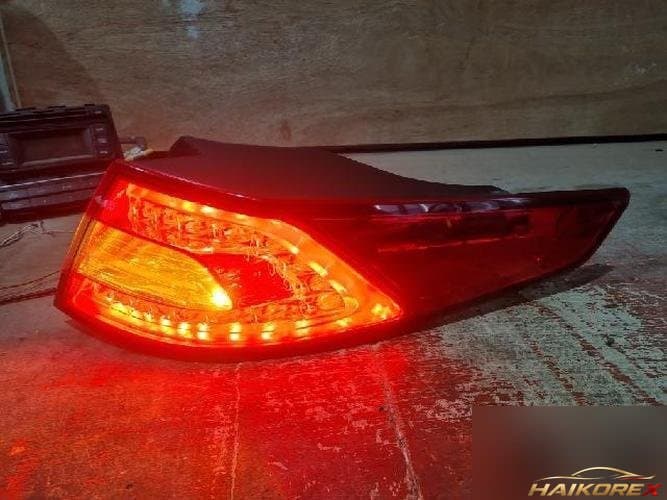 Kia K5 2012 — фонарь задний комбинированный правый 92402-2T100