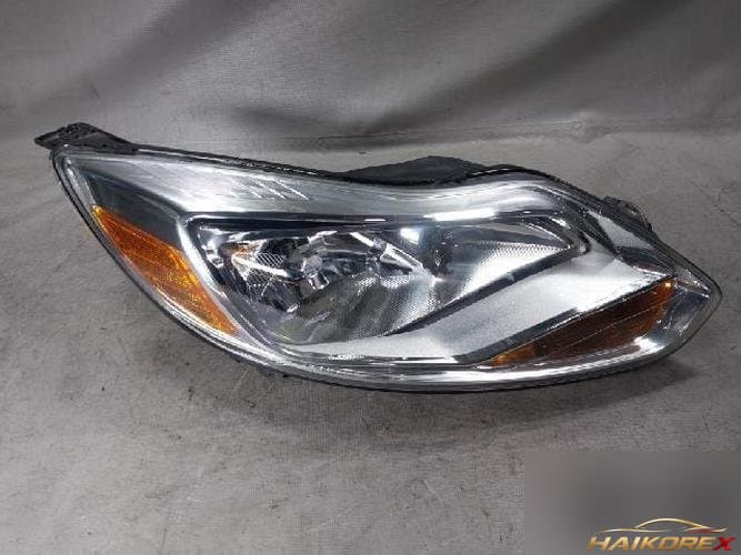 Ford Focus 2012 — фара правая