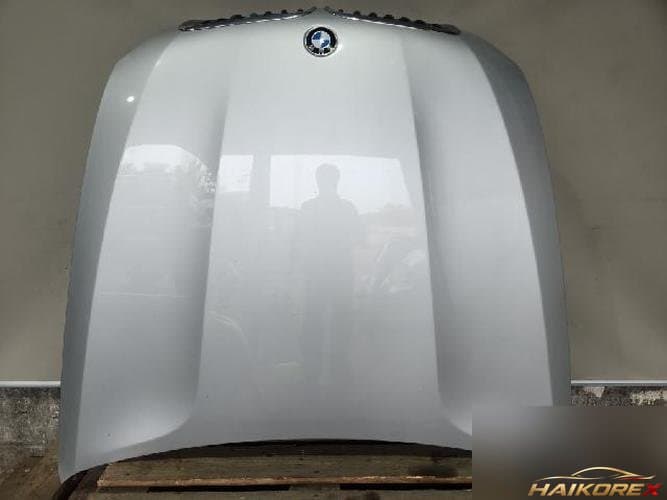 BMW X5 2011 — капот (2011 E70)