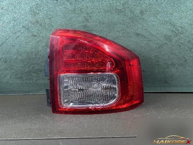 Jeep Compass 2015 — комбинированный задний фонарь правый (пассажирский)